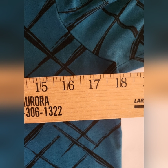 Chico’s Layering Tee, Size 1 (M),teal/black abstract print, long sleeves, Soft! - Picture 5 of 13